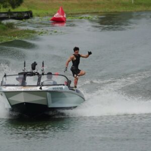 Martin Labra performs a reverse TW5B